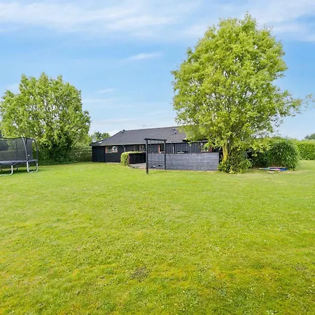 Well-equipped Summer House Near Skovmose 度假居 *