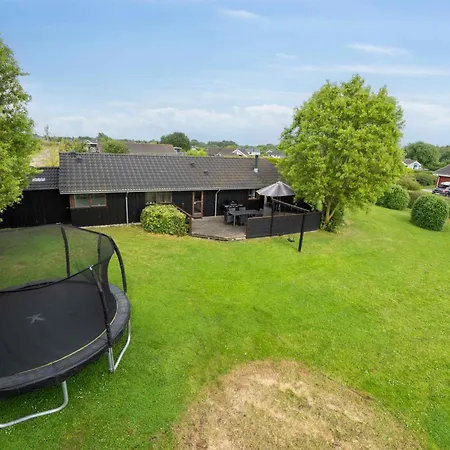 度假居 Well-equipped Summer House Near Skovmose