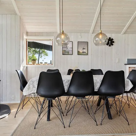 度假居 Well-equipped Summer House Near Skovmose