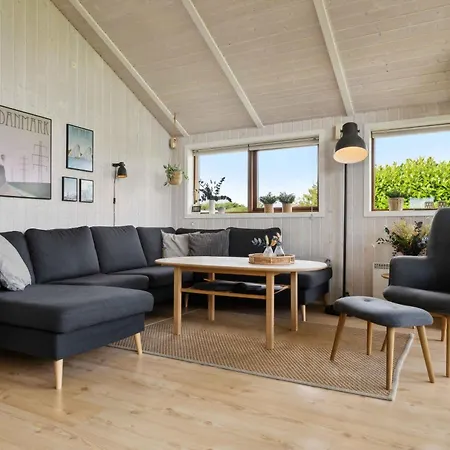 Well-equipped Summer House Near Skovmose * Nedre Lysabild