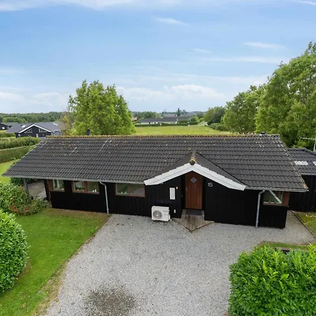 Well-equipped Summer House Near Skovmose * Nedre Lysabild